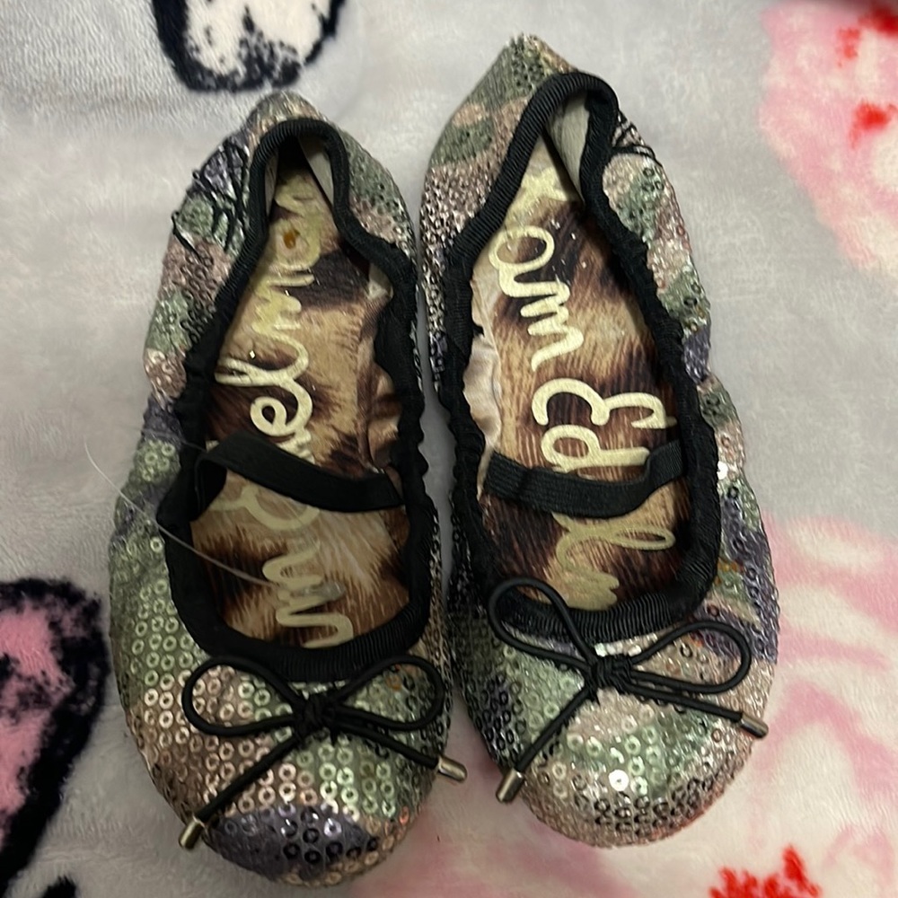 Adorable Girls Camo sequin Sam Edelman ballet flats. Size 9